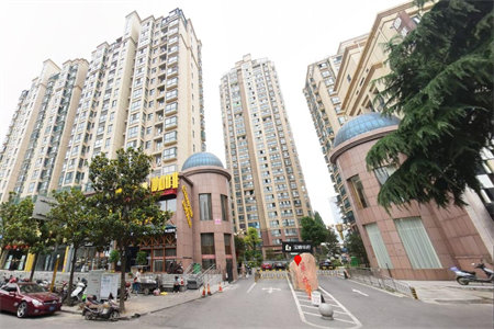 明城税务小区3室2厅2卫正房137.9车库37